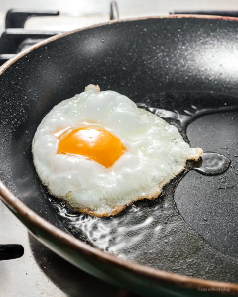 How to Make Crispy Fried Eggs | www.iamafoodblog.com