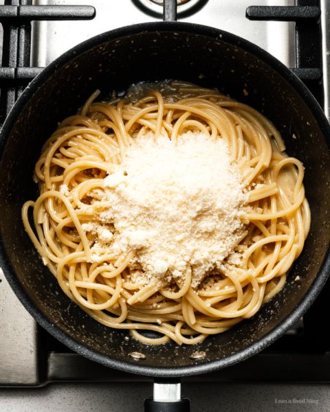 When you’re craving a bowl of childhood comfort with just a hint of adulting, make yourself a bowl of these garlicky brown butter parmesan noodles #recipes #dinner #easy #brownbutter #garlicnoodles #parmesan #butternoodles