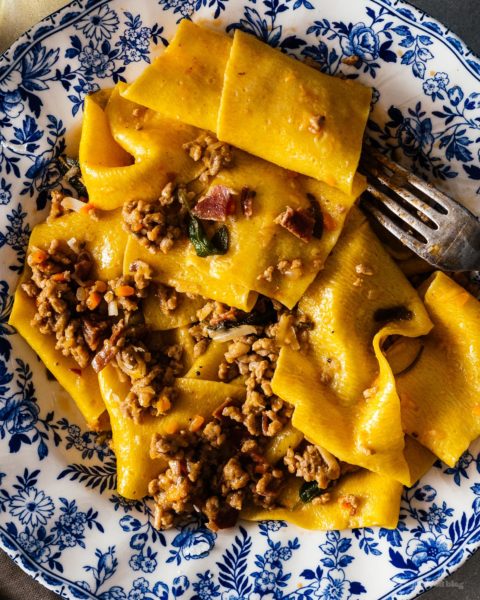 This easy ragu bolognese is perfect for weeknights. Your house will smell like the best Italian kitchens as all the stress from the day just falls away. #bolognese #pasta #weeknightitalian #easyrecipes | www.iamafoodblog.com