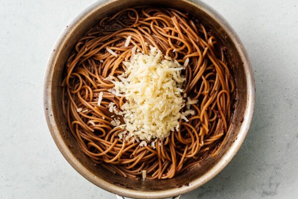red wine spaghetti with cheese | www.iamafoodblog.com